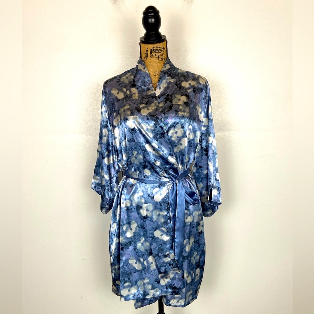 Jones New York Satin Floral Robe Size S/M Blue 3/4 Sleeves Sexy Feminine